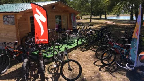 Campingplatz Les 3 Lacs du Soleil - Trept, Rhône-Alpes, Frankreich