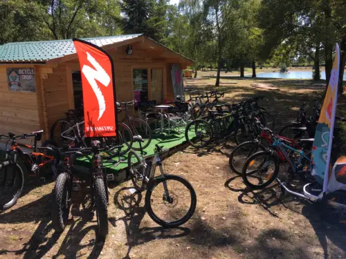 Campingplatz Les 3 Lacs du Soleil - Trept, Rhône-Alpes, Frankreich